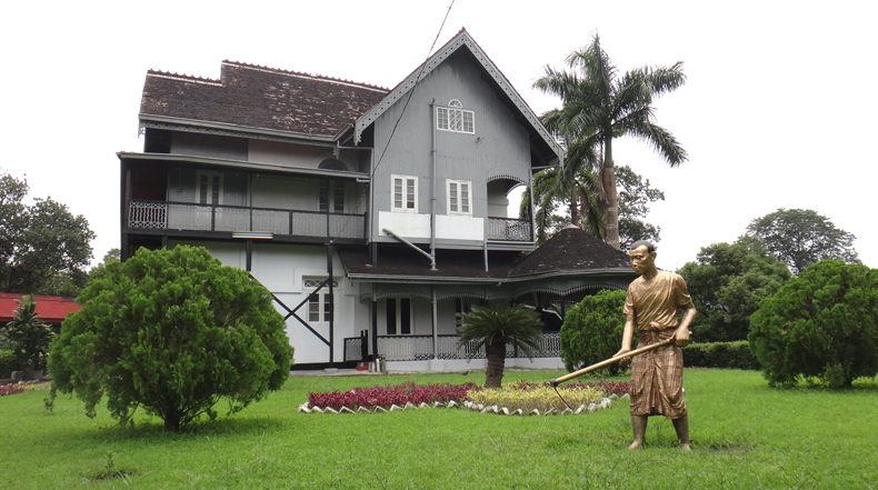 LL-20120808.gardener_bogyoke_aung_san.jpg