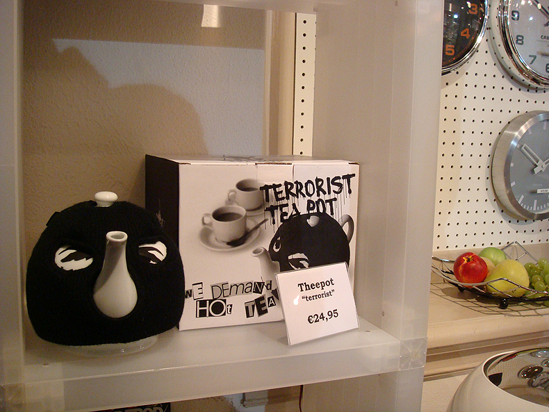 P-20091216_terrorist_teapot.jpg
