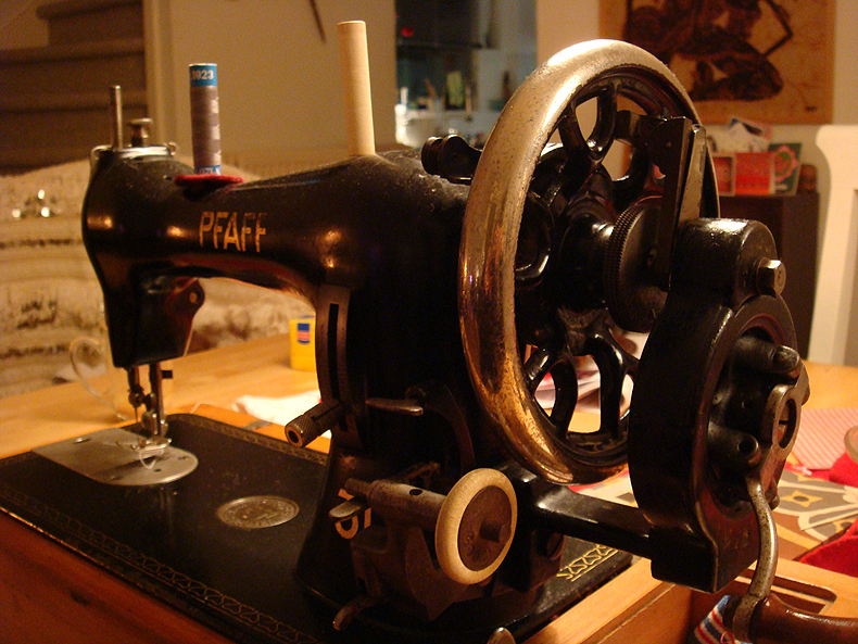 p-20100111.sewing_machine.jpg